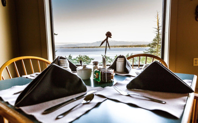 Tsa-Kwa-Luten Lodge