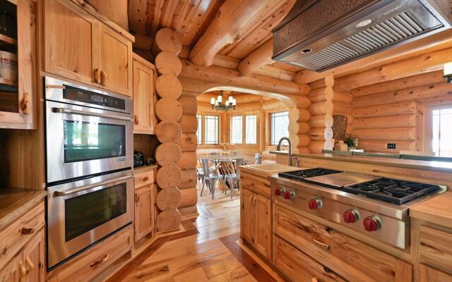 Osprey Lake Cabin 4 Bedroom Home by RedAwning