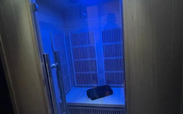 London Luxury Apartments with Jacuzzi Hot tub & Sauna