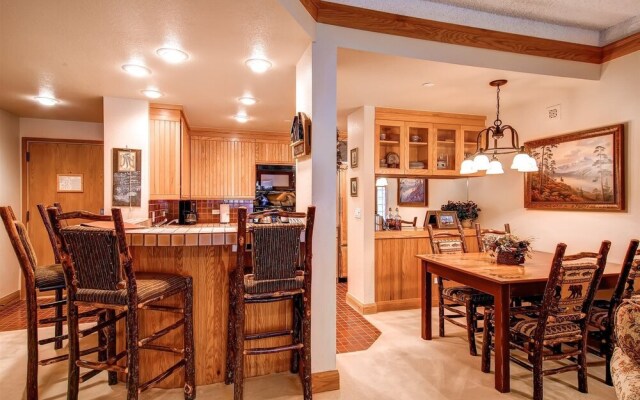 Luxury Charter 2 Bedroom Vacation Rental With Quick Access to the Ski Slopes and Beaver Creek Village