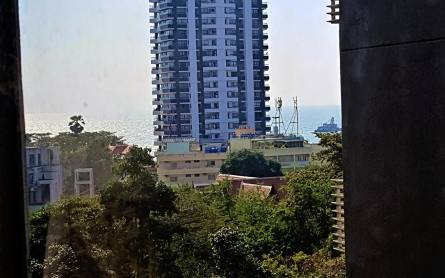 ThepThip ArtDeco Apartments