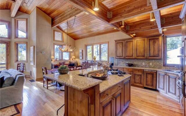 La Maconerrie #12 4 Bedroom Condo