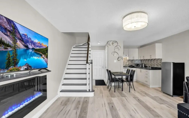 Stylish Mississauga Lower Unit BBQ Yard Paradise