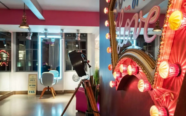 Luxurious Loft Central Soho - 3 Bedrooms Office