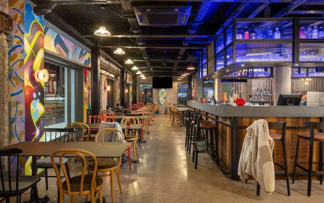 Moxy Cork