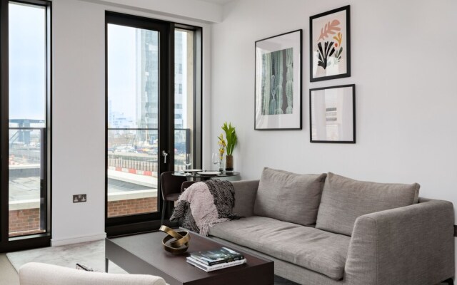 Immaculate New Studio Apartment in Canary Wharf