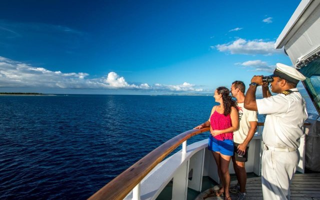 Captain Cook Cruises Fiji - Reef Endeavour
