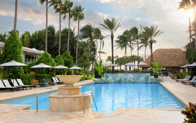 Kimpton Surfcomber Hotel by IHG