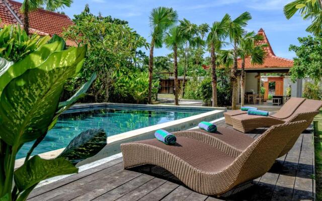 Tamuku Padang Padang, CARI Surf Camp