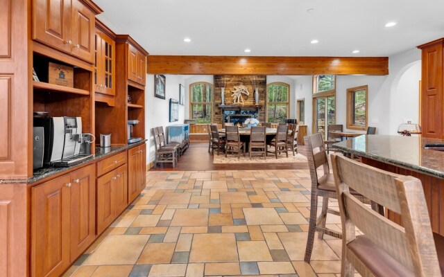 Majestic Lodge Retreat Amenities & Views