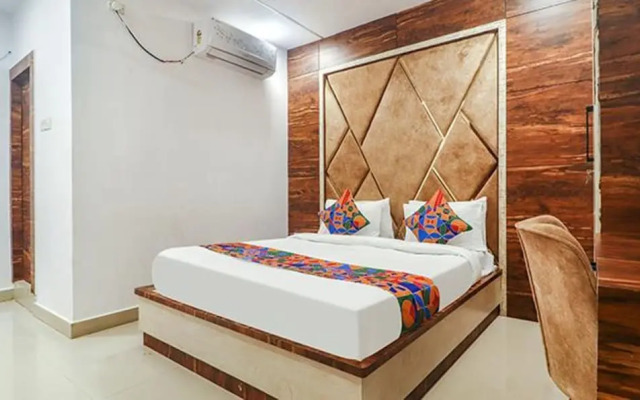 Fabhotel Twin Tree Suites