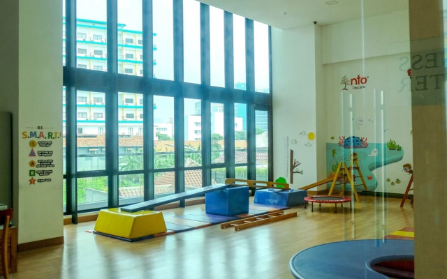 Comfortable Studio Room at Capitol Suites Apartment