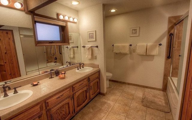 Cyh1281- Tahoe Acres 5 Bedroom Home