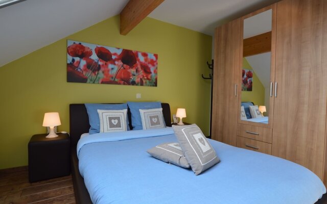 Charming Apartment with Access to Outdoor Hot Tub in Green Condroz Valley