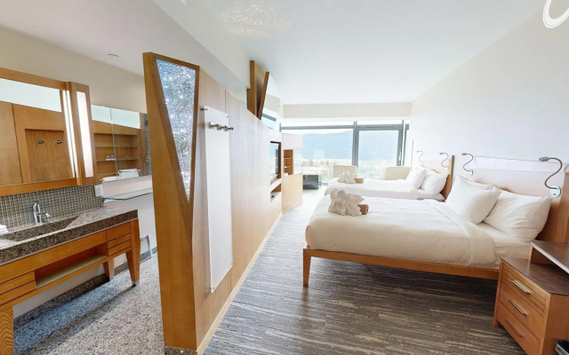 Sparkling Hill Resort