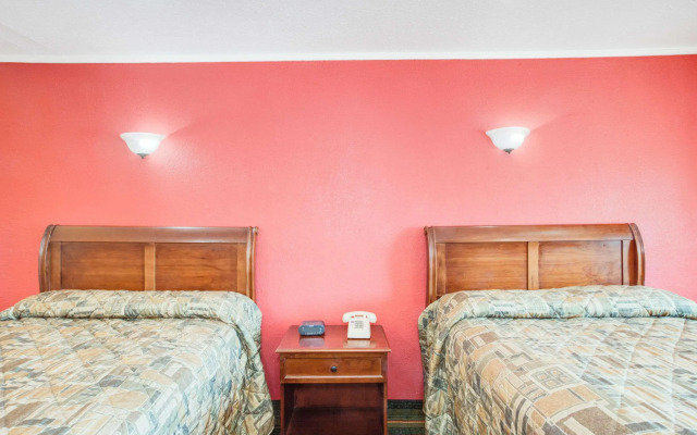 Knights Inn Paris