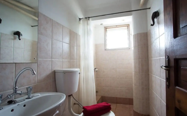 Q-Bar & Guest House
