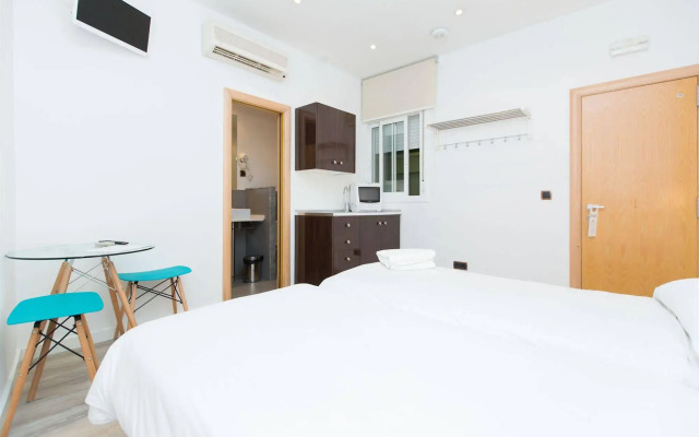 AinB Las Ramblas Colón Apartments