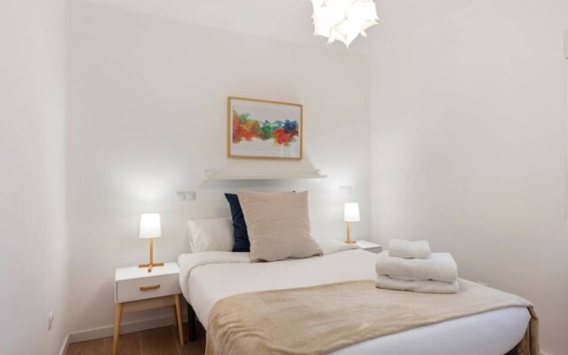Bright & Modern Two Bed Apartment in Madrid