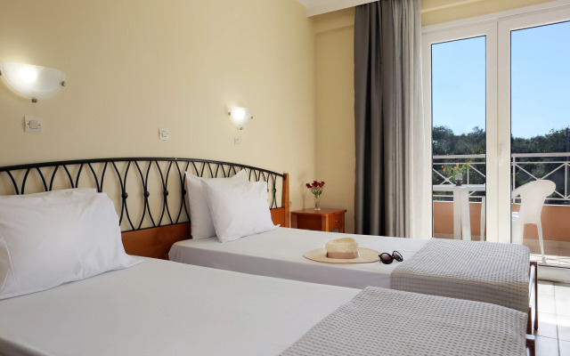 Kavos Plaza Hotel