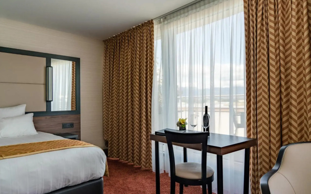 Nash Suites Airport Hotel