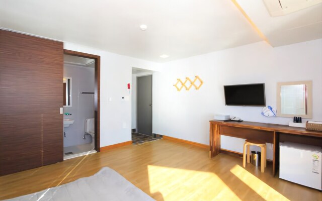 Uljin Firenze Ancient Palace Pension