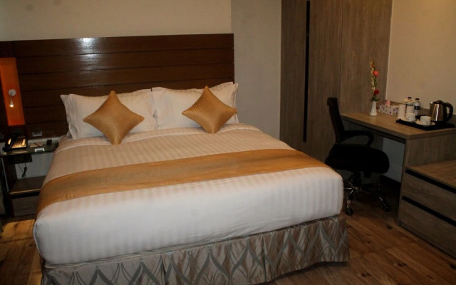 Hotel X