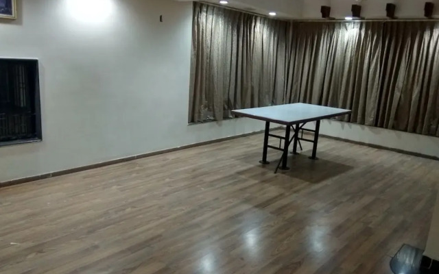 JK Rooms 122 Shaheen Lodging & Boarding