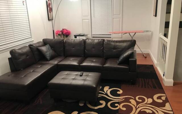 Room in House - The Modern Gem Furnished Bedroom