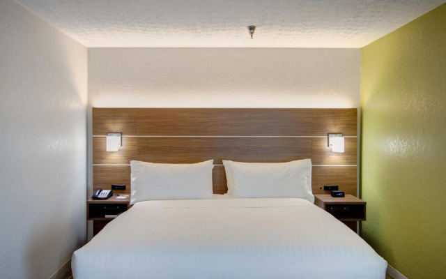 Holiday Inn Express Columbus South - Obetz by IHG