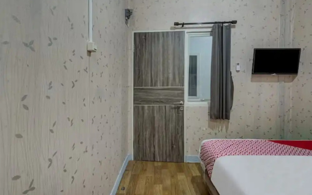 Sukomanunggal Inn by OYO Rooms