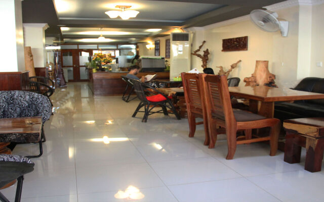 Seng Hout Hotel