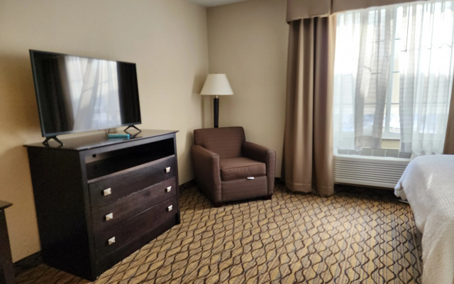 Holiday Inn Express Hotel & Suites Cadillac by IHG