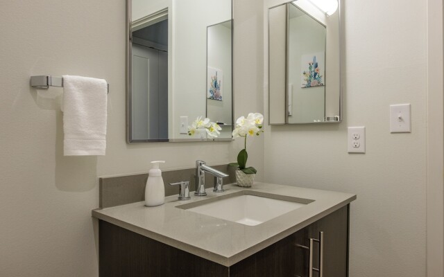 Downtown 2 BR w/ Wifi by Frontdesk