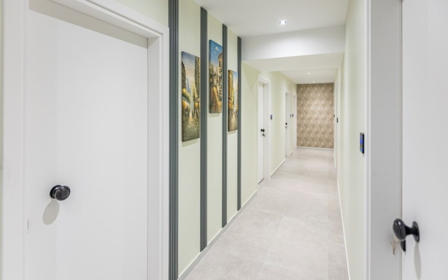 Ernest Suites Psiri