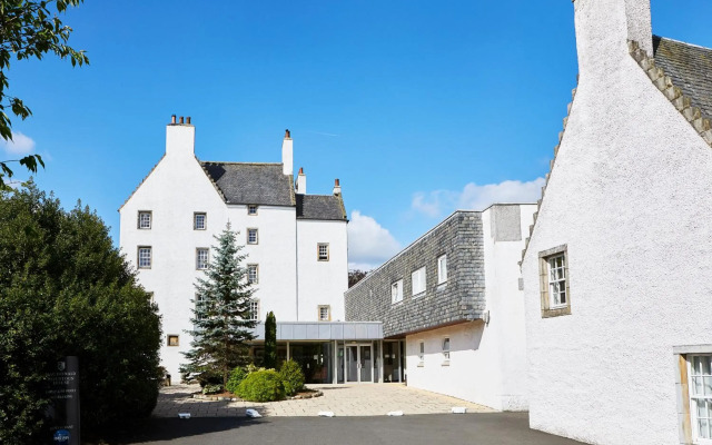 Macdonald Houstoun House