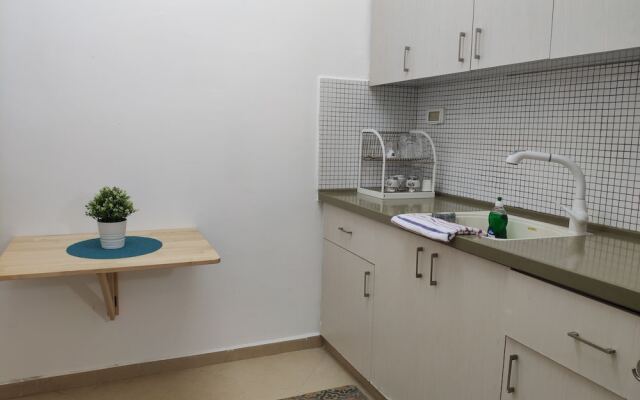 Private & Spacious Apt w Queen Beds PRKG