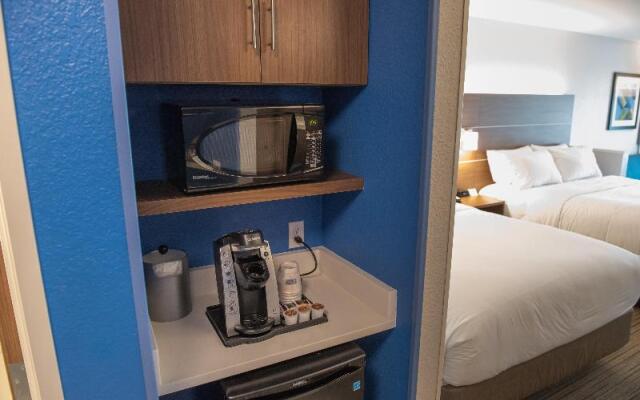 Holiday Expr. & Suites LOUISVILLE N