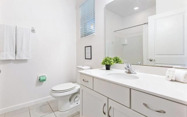 UpstaySpaciousHomePoolHotTubSleeps27