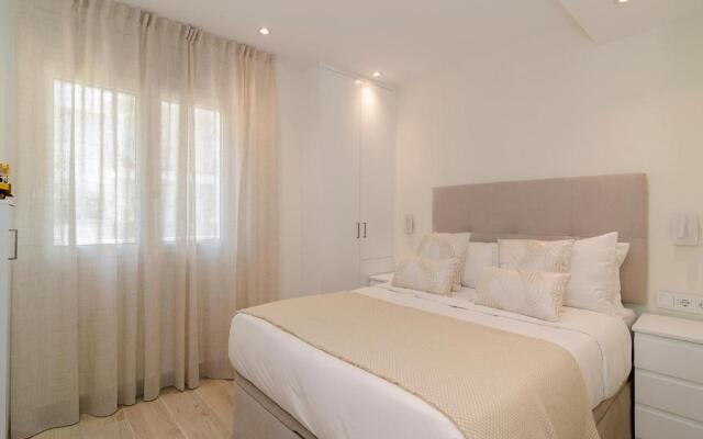 Sitges Spaces Oasis Suites- 4 Bedroom, 4 Ensuite Bathrooms, Terrace, Pool, Sitges Centre