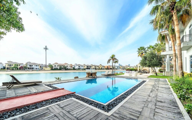 Ultimate Luxury sea front villa with private pool Palm Jumeirah