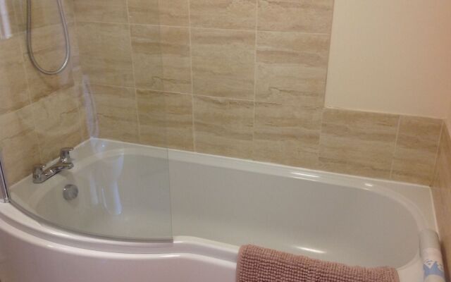 Pretty Properties Tillage Green