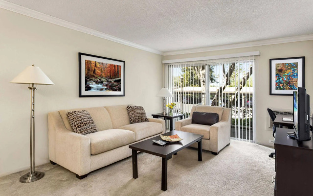 Oakwood At Eaves Mountain View