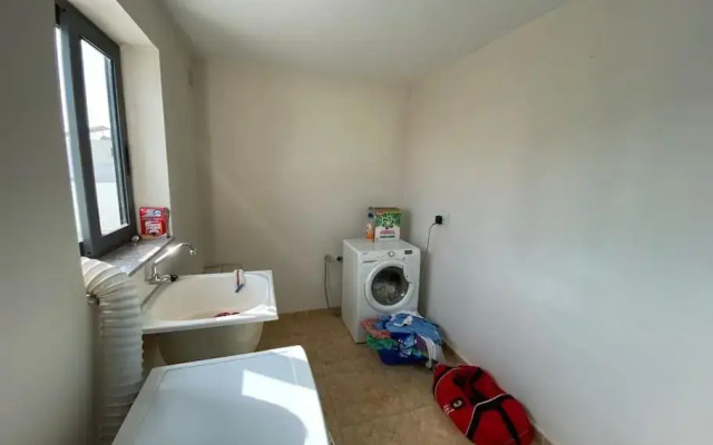 May Flower: Modern Flat close to Airport/Bus Stops