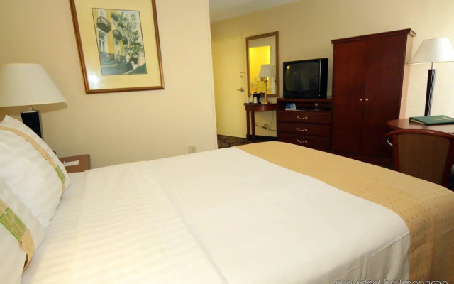 Holiday Inn Charleston Riverview by IHG