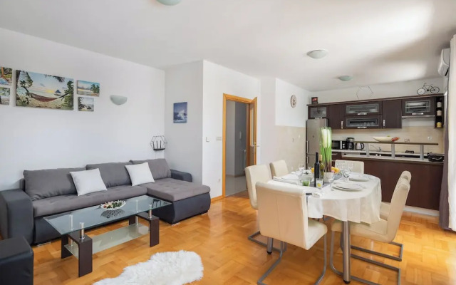 Sunshine Holiday Home