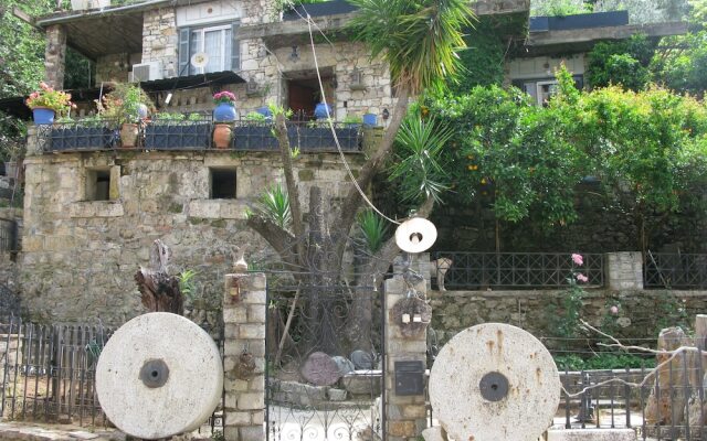 Antique Seaside Stone House - Boat Trips