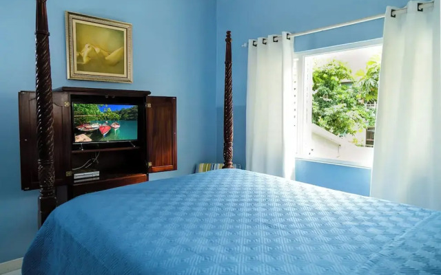 Silver Palms Charming 1BR Private Beach and Pool