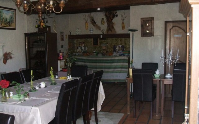 Stunning home in Chateaurenard w/ Outdoor swimming pool, WiFi and Outdoor swimming pool