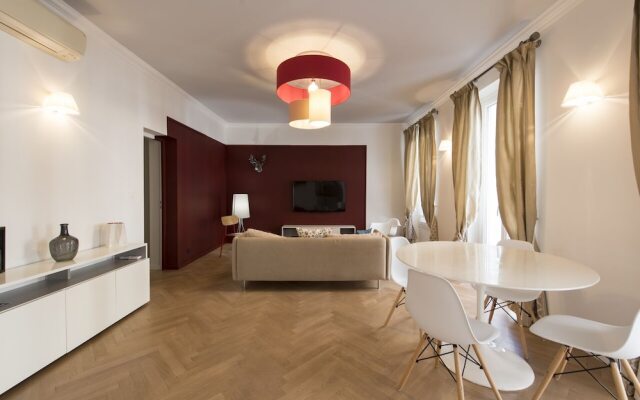 F3 Plein centre plage à 50 m (rue calme) parking possible